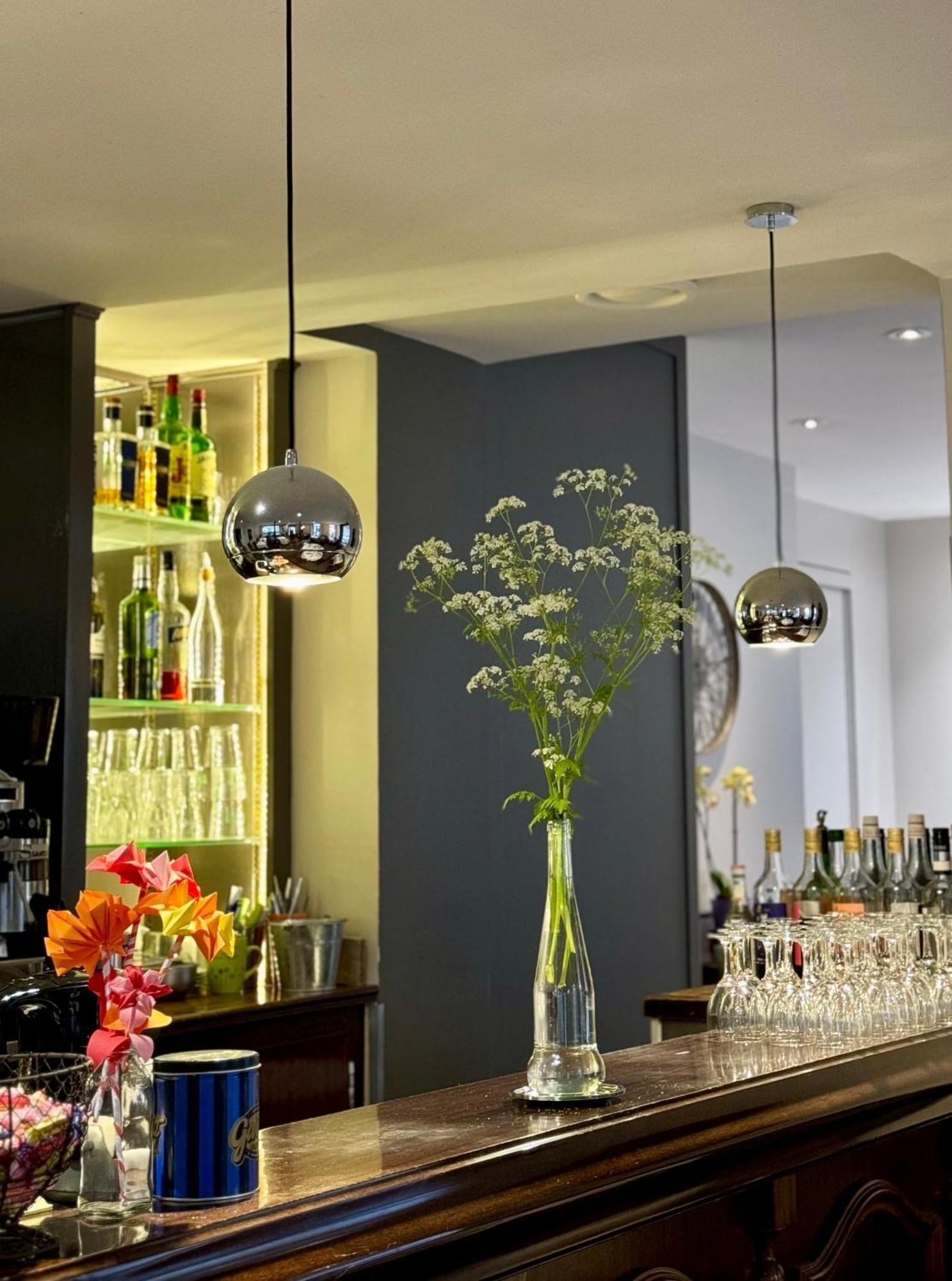Hotel Paris Vesinet- Logis Hotel Restaurant Le Vésinet 외부 사진