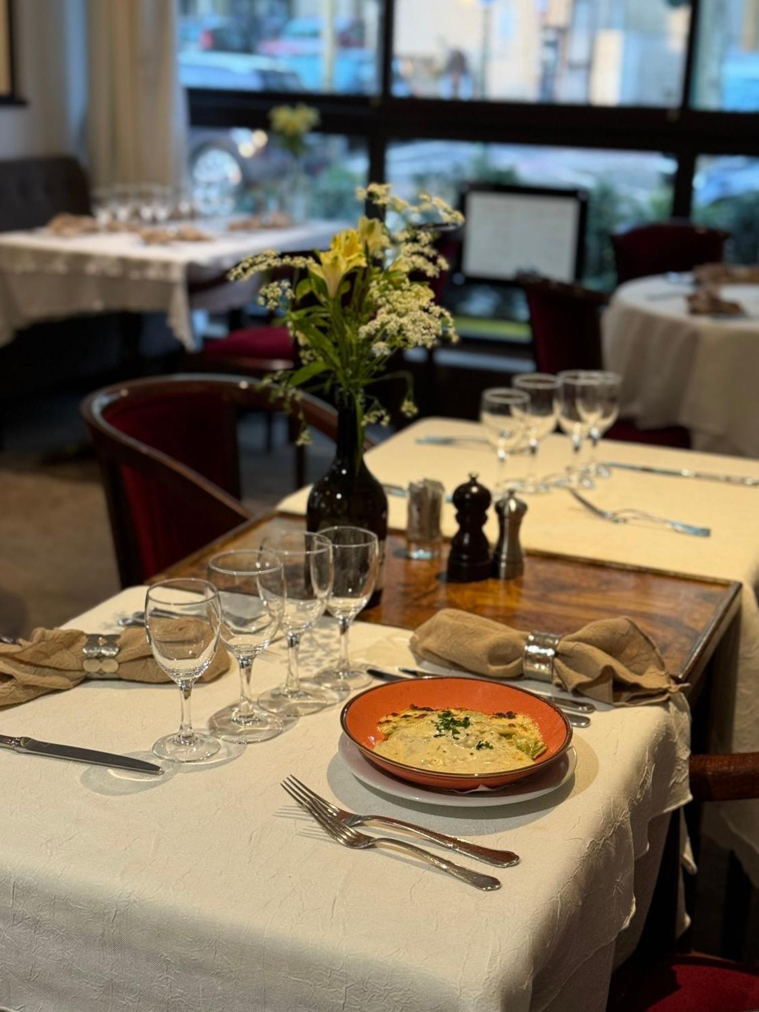 Hotel Paris Vesinet- Logis Hotel Restaurant Le Vésinet 외부 사진