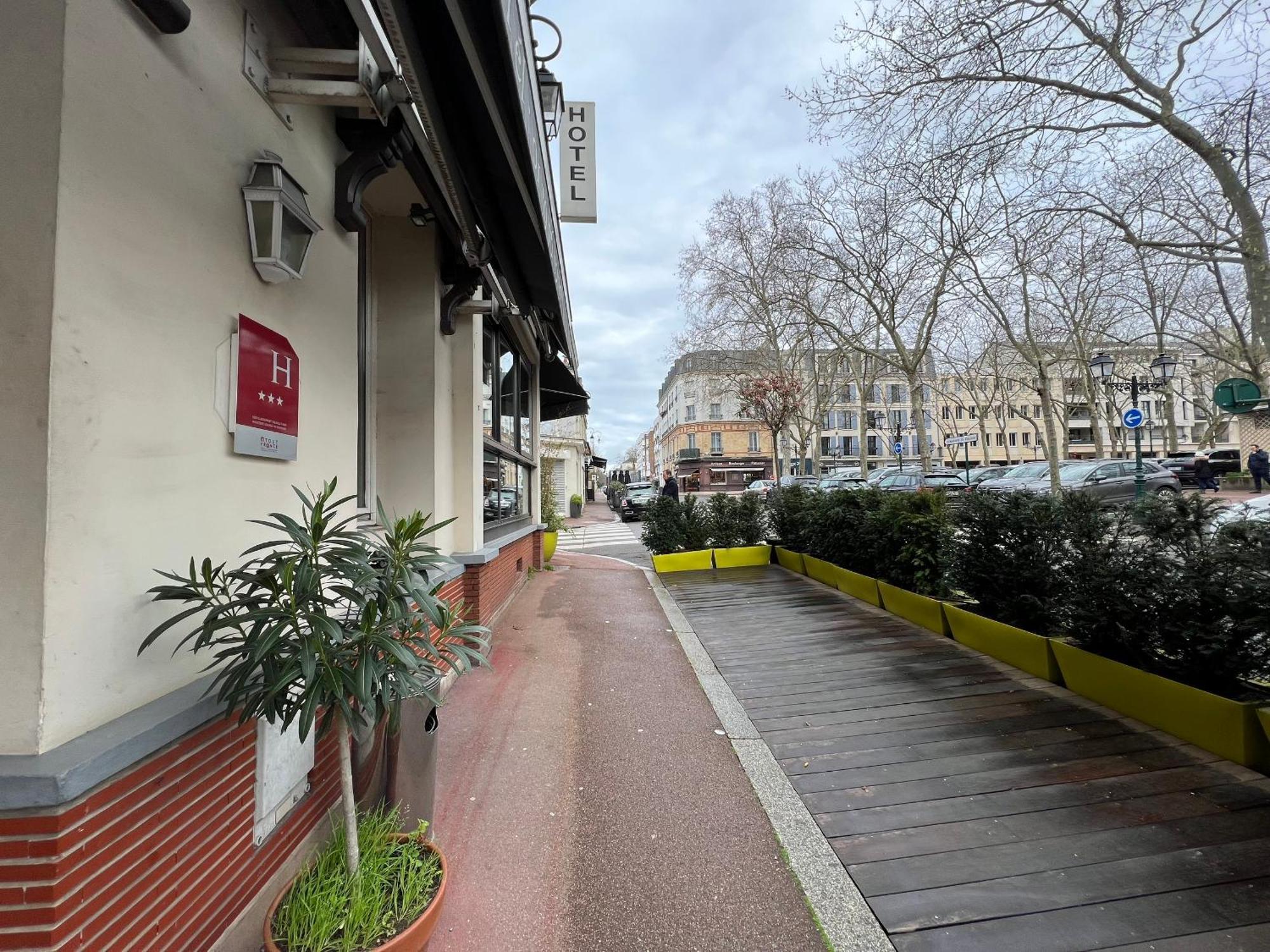 Hotel Paris Vesinet- Logis Hotel Restaurant Le Vésinet 외부 사진