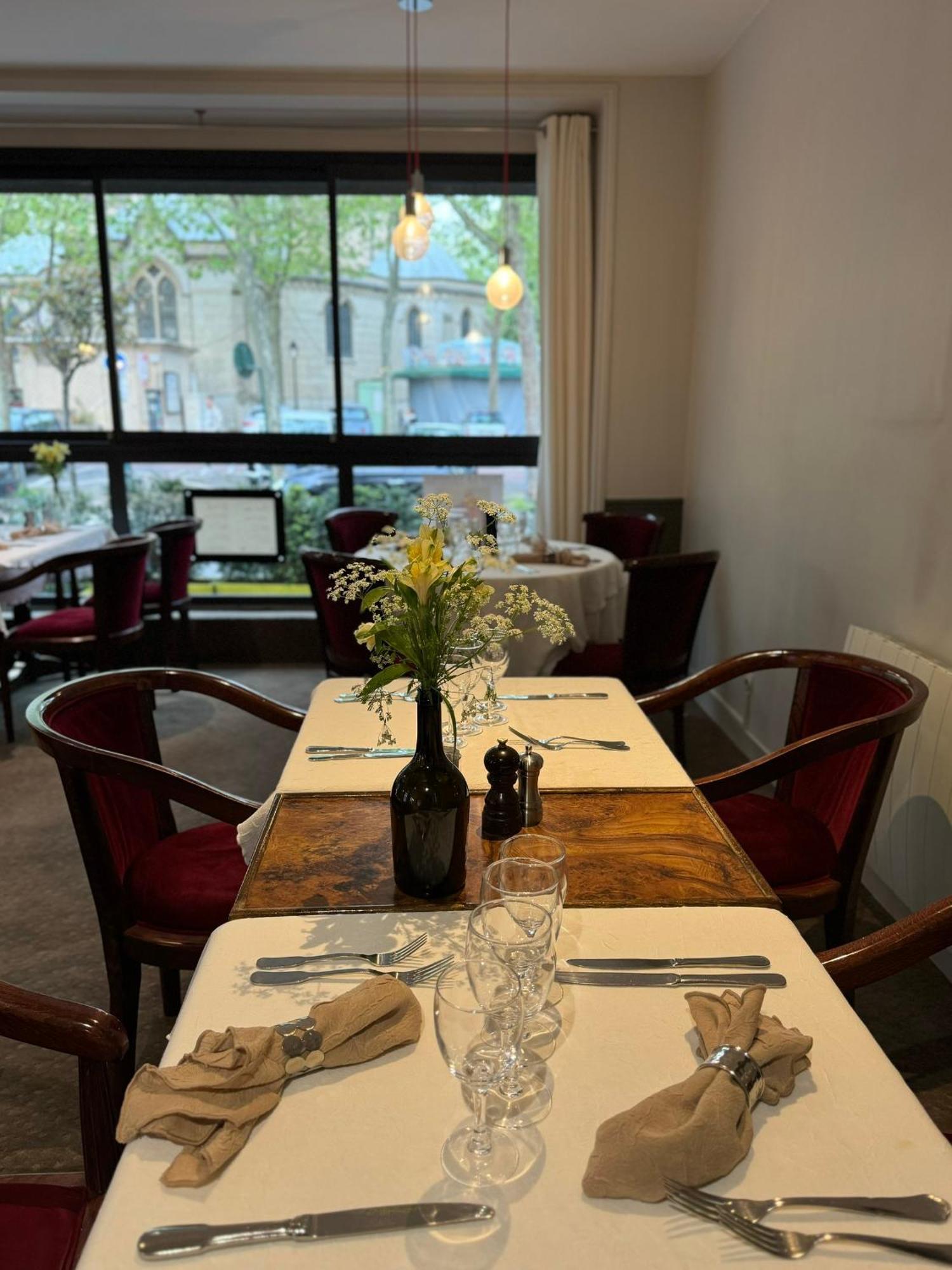 Hotel Paris Vesinet- Logis Hotel Restaurant Le Vésinet 외부 사진